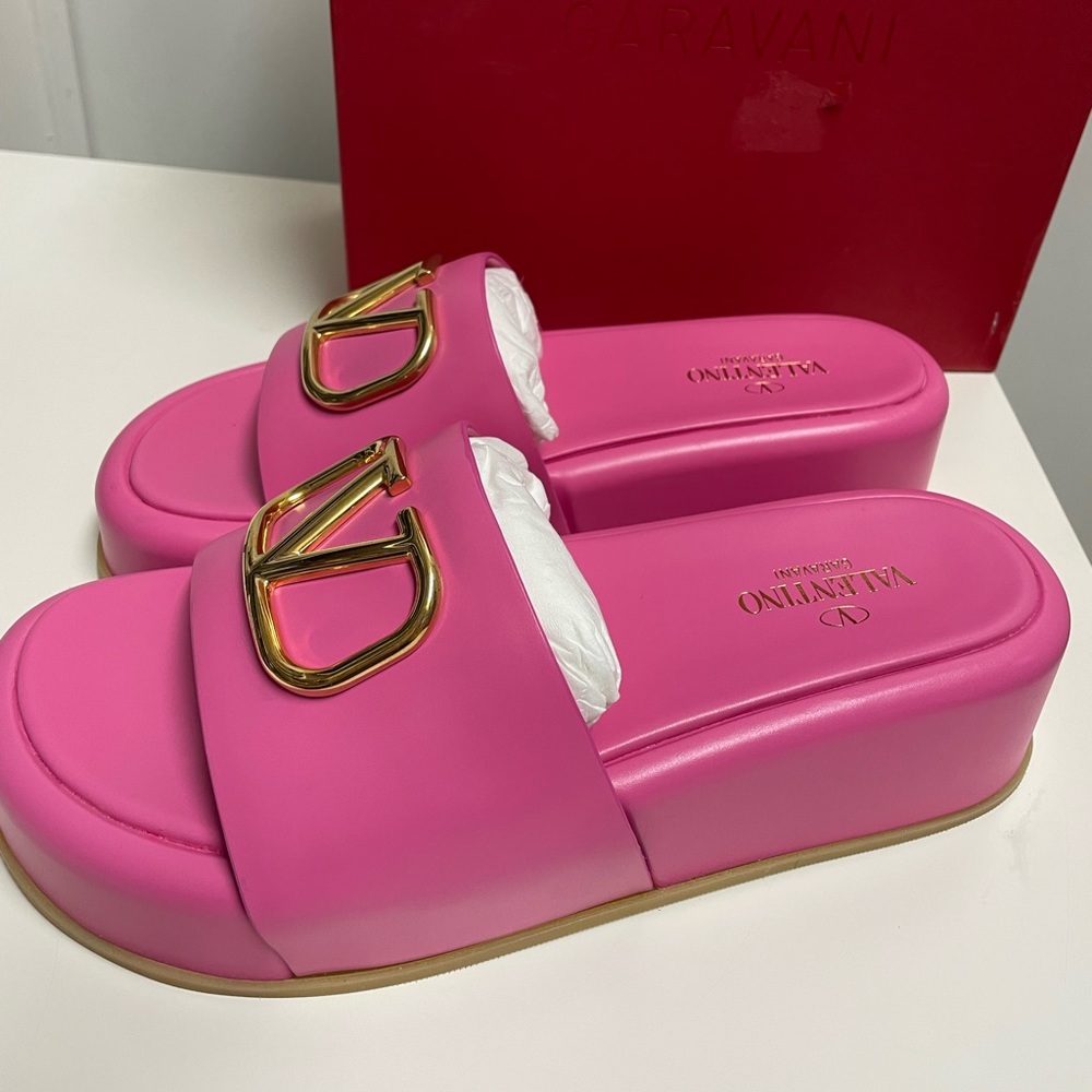 Valentino Garavani
Leather Platform Logo Slides